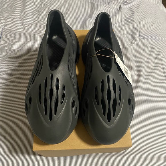 COPY - Yeezy Foam Runners Onyx Size 11 - Picture 2 of 9